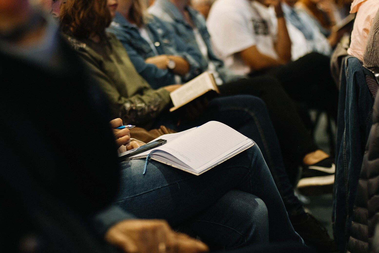 audience listening to a speaker